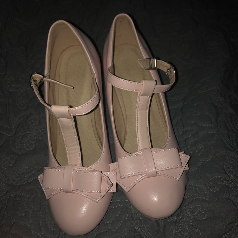 Young girl’s heels